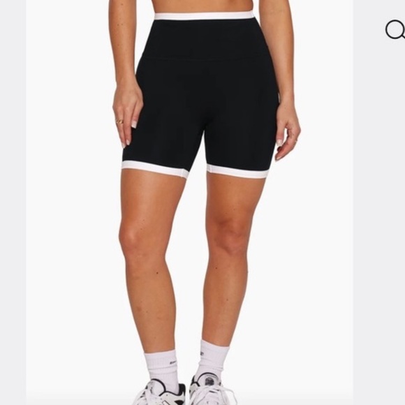 Set Active Sportbody Bike Shorts - Contrast in 
medium - Picture 2 of 5